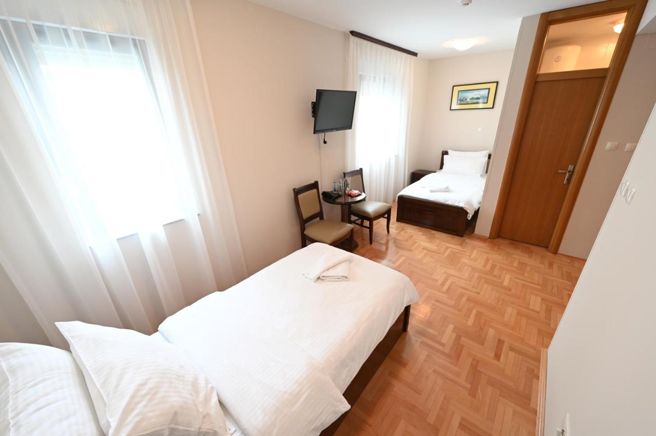 Hotel "Jkc Banja Luka" Dış mekan fotoğraf