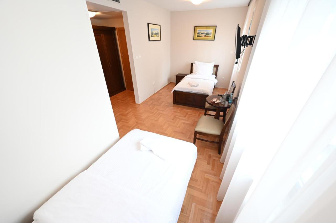Hotel "Jkc Banja Luka" Dış mekan fotoğraf
