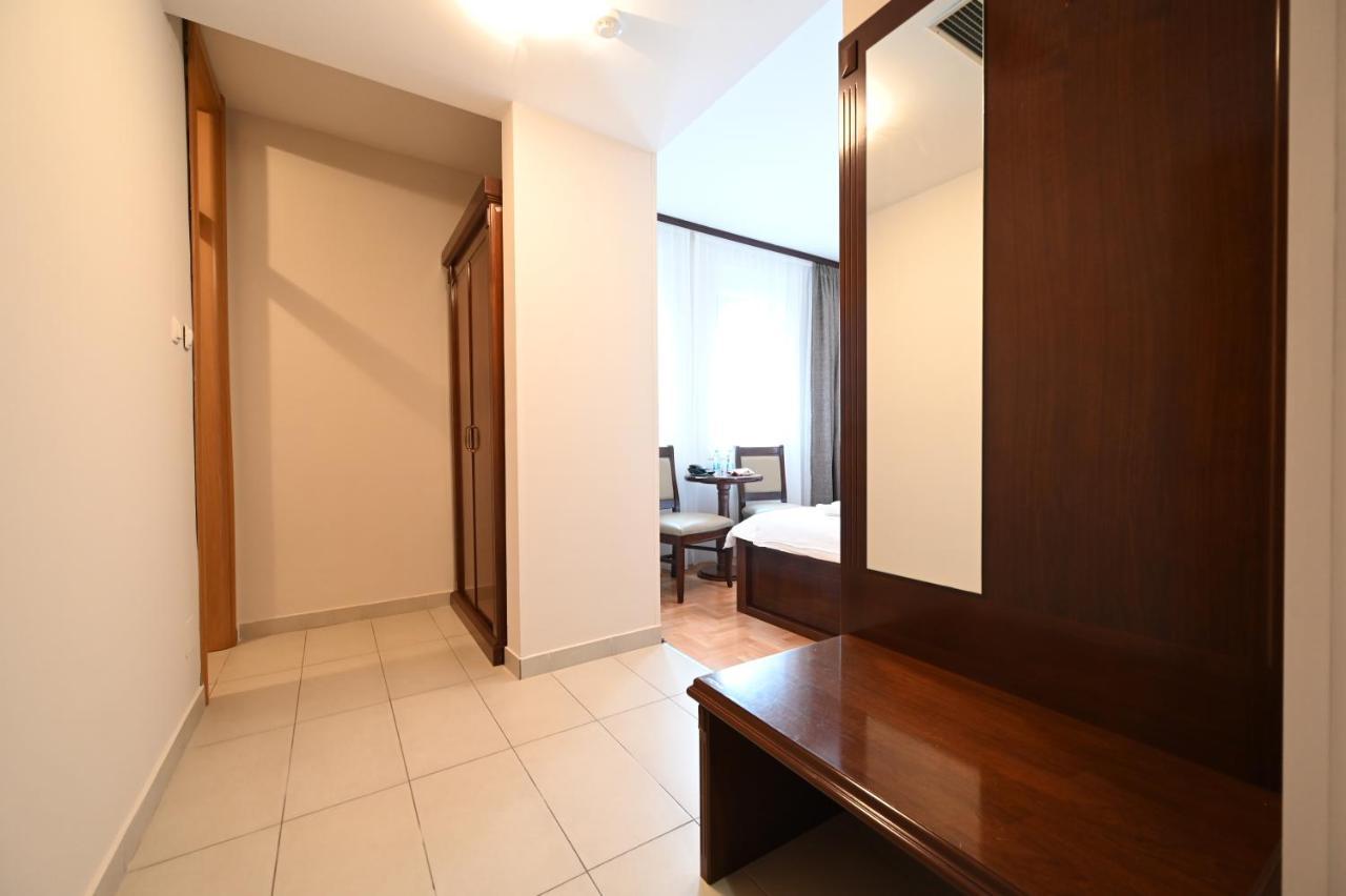 Hotel "Jkc Banja Luka" Dış mekan fotoğraf