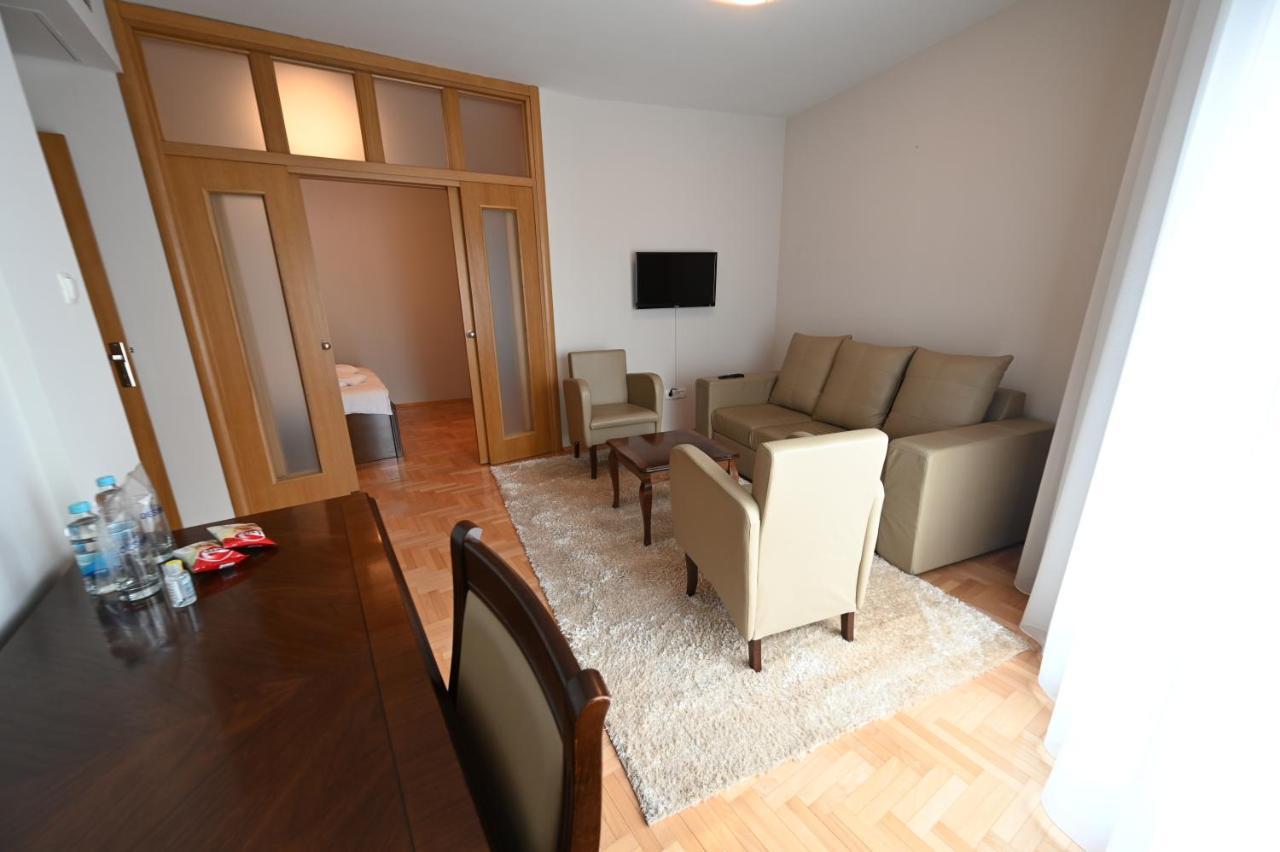 Hotel "Jkc Banja Luka" Dış mekan fotoğraf